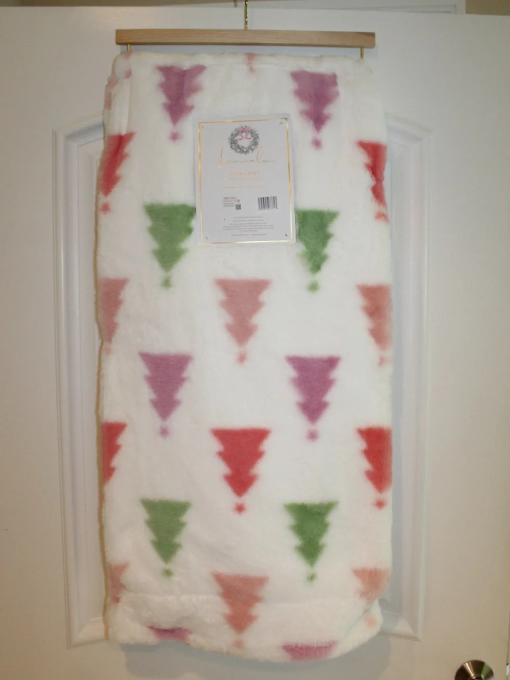 Christmas tree faux fur throw (NWT)